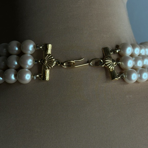 Simulated Multistrand 3 Strand Three Pearl Necklace Golden Vintage Faux - Picture 5 of 7